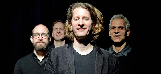 Jens Düppe: Dancing Beauty Foto Gerhard Richter