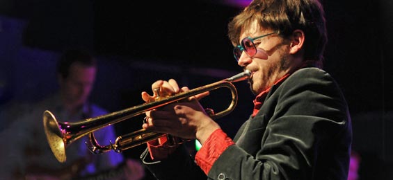 Matthias Schriefl mit Shreefpunk plus Bigband: Europa Foto: Gerhard Richter