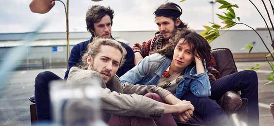 Still in the Woods Rootless Tree Foto Alexander Ullmann