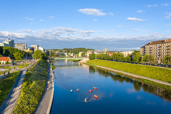 Litauen 02 Kayakin in Vilnius Neris F Giedrius Akelis