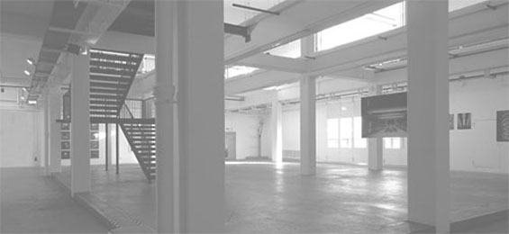 Im Gespräch: Claus Friede mit Sylvie Arlaud, Initiatorin der Produzentenkunstmesse