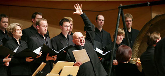 Im Gespräch: Claus Friede mit dem Komponisten, Performancekünstler und Dirigenten Rupert Huber