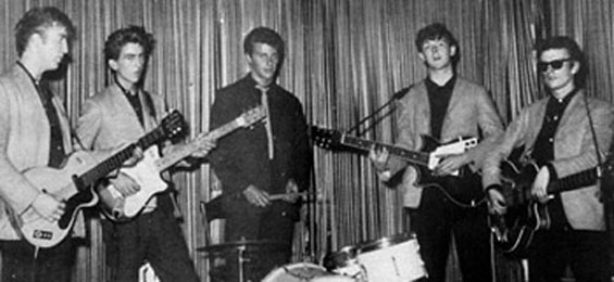 Indra - August 1960. Die Beatles betreten die Bühne der Indra! Von links nach rechts: John Lennon, George Harrison, Pete Best, Paul McCartney und Stuart Sutcliffe
