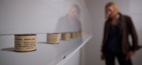 Piero Manzoni. Als Körper Kunst wurden. Städel Museum, Frankfurt