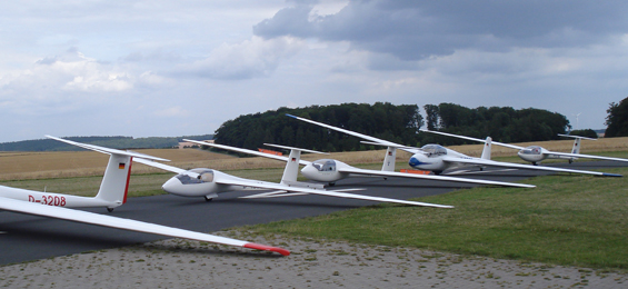 „Zwischen Start und Landung“ – ein Lebensbericht von Eckhard Lange