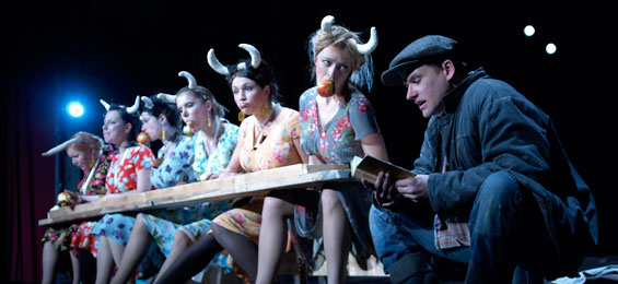 „Schwarze Milch“ von Alvis Hermanis - Copyright: Gints Mālderis