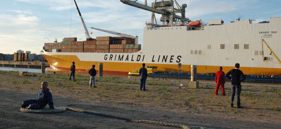 Dokumentartheater auf hoher See – „Um uns herum nur nichts“ 