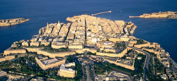 Valletta: Eine barocke Stadt sucht die Moderne