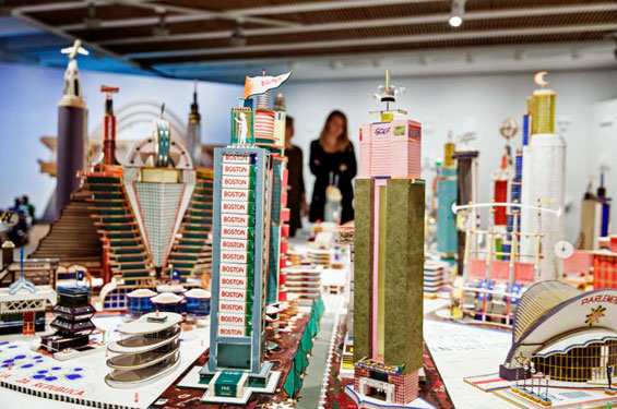 Ausstellungsnasicht B. I. Kingelez