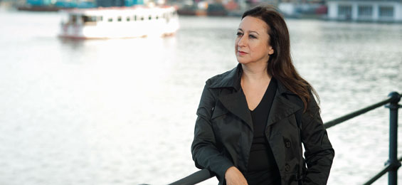 Simone Young - B. Fabricius