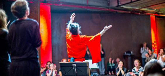 Resonanzen im unknown space