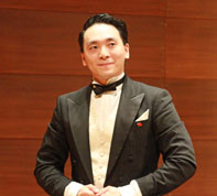 Wu Muye beim Schlussapplaus Laeiszhalle