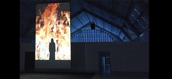 Mystische Installationen von Bill Viola in den Deichtorhallen Hamburg Foto Claus Friede