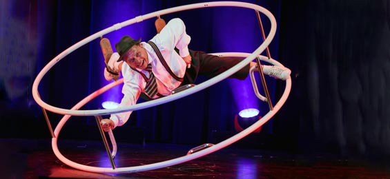 Das ist Hamburg 10. Spielzeit im Hansa-Theater Magie, Charme, Eleganz