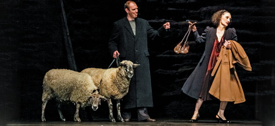 Ein Fest der Sinne. Tanztheater Wuppertal mit „Viktor“ auf Kampnagel