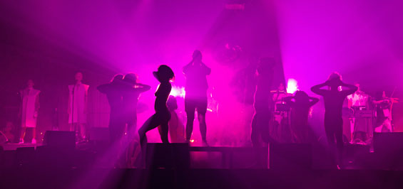 Sex sells? Auch im Postfeminismus kein Scherz. Das Internationale Sommerfestival auf Kampnagel setzte auf hybride Theaterformen