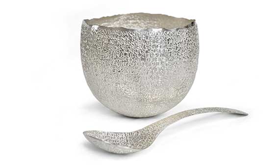 Inspiration Geschichte 02 Kathrin Heinicke Schale und Loeffel aus Silber inspiriert von Objekten aus der juedischen Abteilung des Museums Foto privat