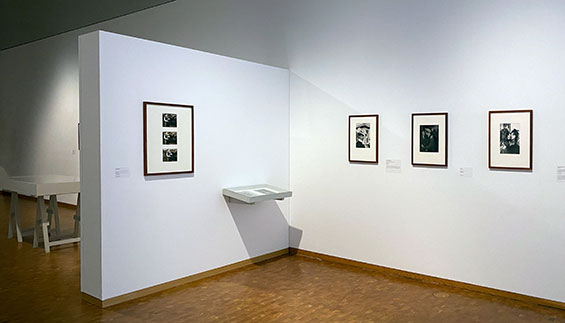 Kiss Kiss 02 Blick in die Ausstellung F Claus Friede