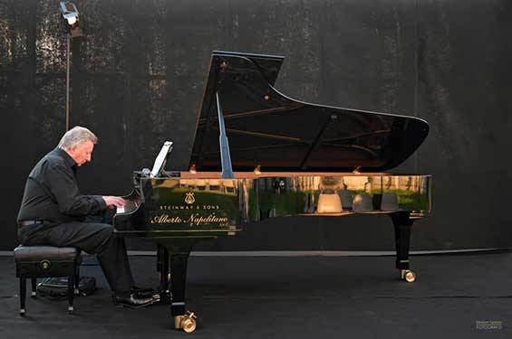 Leslie Howard F Salvator Tambato