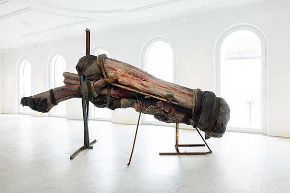 Berlinde De Bruyckere 03 Cripplewood Dioezesanmuseum Freising F Thomas Dashuber